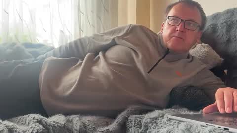 Snapshot of tom6644 chatting on 11.09.25 Tom online show from 11.09.25