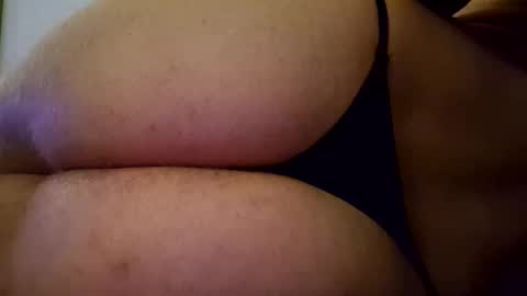 tom873828 online show from 10.26.25