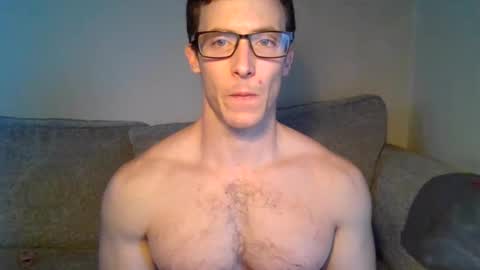 Snapshot of tom90ukx chatting on 02.28.25 tom90ukx online show from 02.28.25