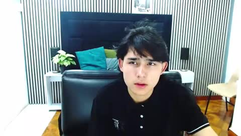 tom_0002 online show from 10.18.25