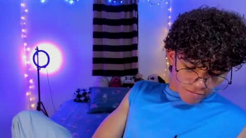 Tom Blue online show from 04.08.26