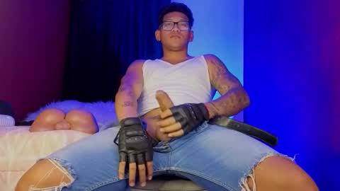 Tom online show from 10.08.25