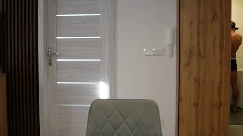 Tom online show from 09.19.25