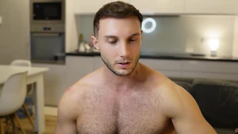 Tom online show from 11.11.25