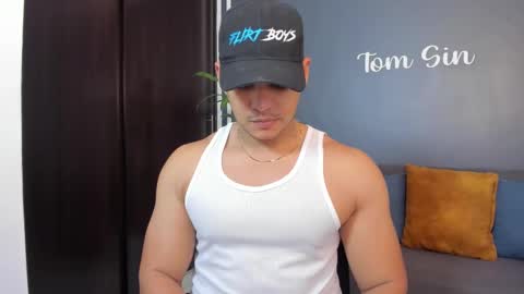 Snapshot of tom_sin_ chatting on 01.20.25 Tom Sin online show from 01.20.25
