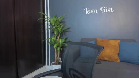 Snapshot of tom_sin_ chatting on 01.22.25 Tom Sin online show from 01.22.25