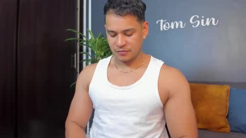 Snapshot of tom_sin_ chatting on 02.28.25 Tom Sin online show from 02.28.25