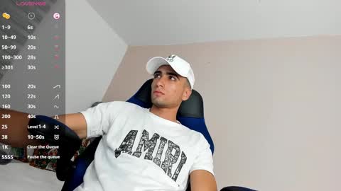 Snapshot of tom_walton chatting on 12.10.24 tom online show from 12.10.24