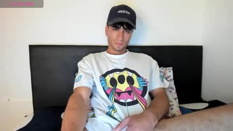 Snapshot of tom_walton chatting on 02.07.25 tom online show from 02.07.25