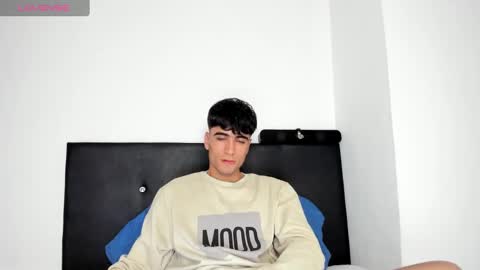 Snapshot of tom_walton chatting on 02.10.25 tom online show from 02.10.25