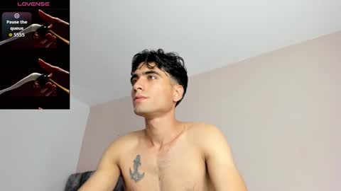 Snapshot of tom_walton chatting on 10.31.25 tom online show from 10.31.25