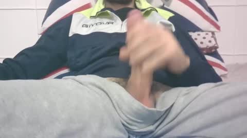 Snapshot of tommaso9046 chatting on 02.14.25 tommaso9046 online show from 02.14.25