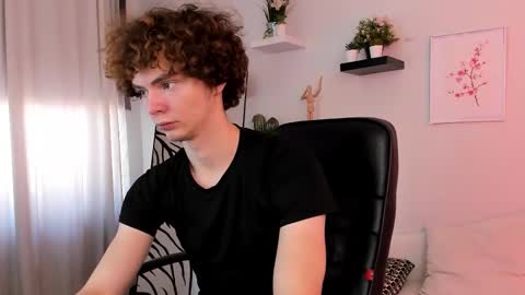 Snapshot of tommy_jamm chatting on 10.11.25 Tommy online show from 10.11.25