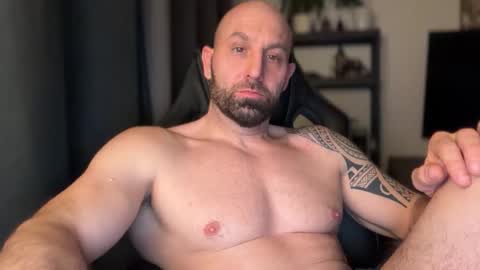 Snapshot of tommyx01 chatting on 03.11.26 Thomas Fit online show from 03.11.26