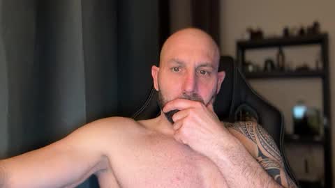 Snapshot of tommyx01 chatting on 04.04.26 Thomas Fit online show from 04.04.26