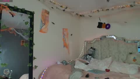 leyla  online show from 10.24.25