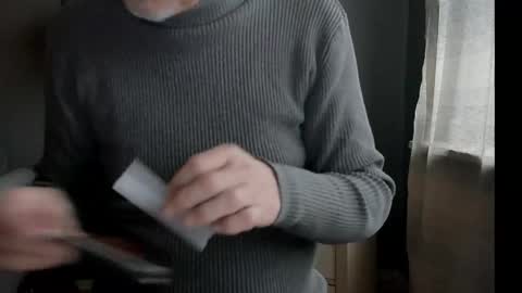 Snapshot of tomtotal chatting on 12.27.24 Tom online show from 12.27.24