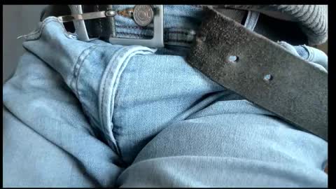 Snapshot of tomtotal chatting on 10.23.25 Tom online show from 10.23.25