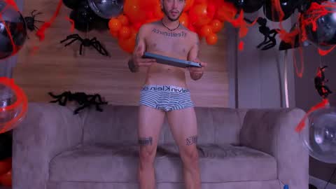 Snapshot of tonny__08 chatting on 10.28.25 Tonny online show from 10.28.25