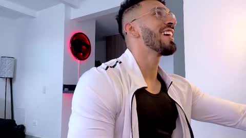 Snapshot of tony_muscle1 chatting on 10.29.25 tony muscle1 online show from 10.29.25