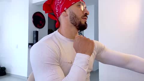 Snapshot of tony_muscle1 chatting on 11.01.25 tony muscle1 online show from 11.01.25