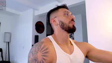 Snapshot of tony_muscle1 chatting on 11.22.25 tony muscle1 online show from 11.22.25