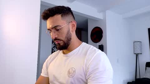 Snapshot of tony_muscle1 chatting on 01.13.26 tony muscle1 online show from 01.13.26