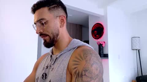 Snapshot of tony_muscle1 chatting on 02.08.26 tony muscle1 online show from 02.08.26