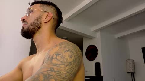 Snapshot of tony_muscle1 chatting on 03.18.26 tony muscle1 online show from 03.18.26