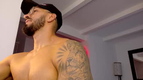 Snapshot of tony_muscle1 chatting on 03.18.26 tony muscle1 online show from 03.18.26