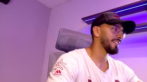 Snapshot of tony_muscle1 chatting on 04.15.26 tony muscle1 online show from 04.15.26