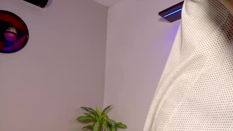 Snapshot of tony_muscle1 chatting on 04.15.26 tony muscle1 online show from 04.15.26