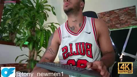 Snapshot of tony_newmen chatting on 12.12.24 tony online show from 12.12.24