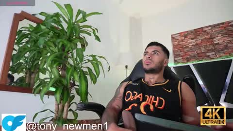 Snapshot of tony_newmen chatting on 12.19.24 tony online show from 12.19.24