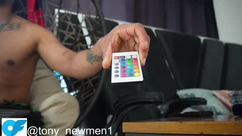 Snapshot of tony_newmen chatting on 01.06.25 tony online show from 01.06.25