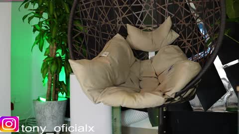 Snapshot of tony_newmen chatting on 02.08.25 tony online show from 02.08.25