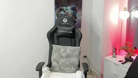 Snapshot of tony_petrov chatting on 10.22.25 tony_petrov online show from 10.22.25