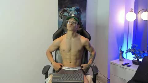 Snapshot of tony_petrov chatting on 10.24.25 tony_petrov online show from 10.24.25