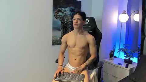 Snapshot of tony_petrov chatting on 11.10.25 tony_petrov online show from 11.10.25