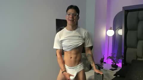 Snapshot of tony_petrov chatting on 11.12.25 tony_petrov online show from 11.12.25