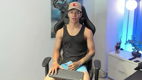 Snapshot of tony_petrov chatting on 11.14.25 tony_petrov online show from 11.14.25