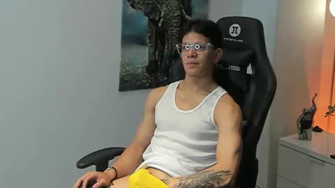 Snapshot of tony_petrov chatting on 11.16.25 tony_petrov online show from 11.16.25