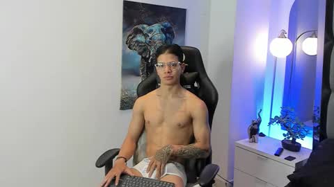 Snapshot of tony_petrov chatting on 11.16.25 tony_petrov online show from 11.16.25