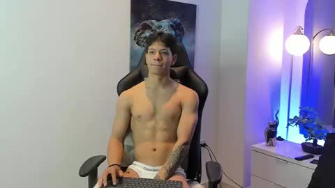 Snapshot of tony_petrov chatting on 11.21.25 tony_petrov online show from 11.21.25