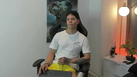 Snapshot of tony_petrov chatting on 11.26.25 tony_petrov online show from 11.26.25