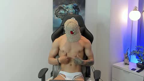 Snapshot of tony_petrov chatting on 11.28.25 tony_petrov online show from 11.28.25