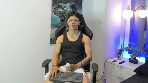 Snapshot of tony_petrov chatting on 12.01.25 tony_petrov online show from 12.01.25