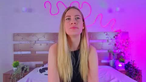 Snapshot of tonyareid chatting on 12.18.25 Tonya online show from 12.18.25