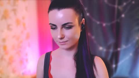 Snapshot of too_beautiful chatting on 01.10.25 Elizabeth online show from 01.10.25