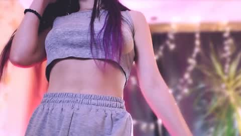 Snapshot of too_beautiful chatting on 01.11.25 Elizabeth online show from 01.11.25